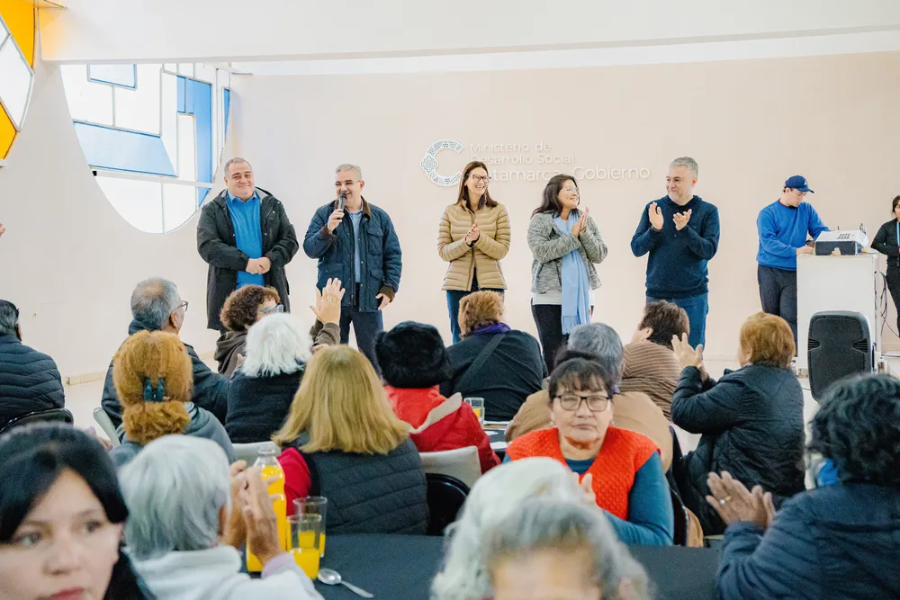 Más de 140 adultos participan del programa Rejuvenecer Activamente en el EDI (1)